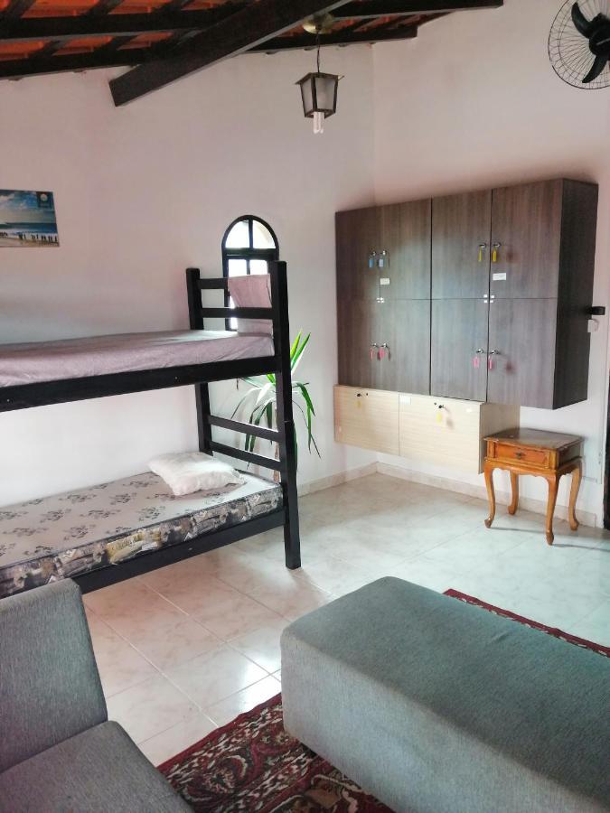 Kionda Surf House Hostel Bertioga Ngoại thất bức ảnh